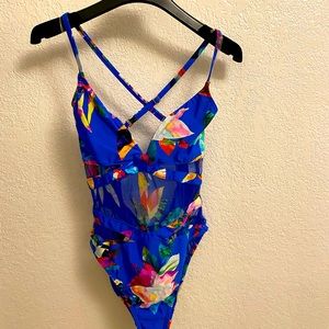 La Blanco woman swimsuit size 6 made in China